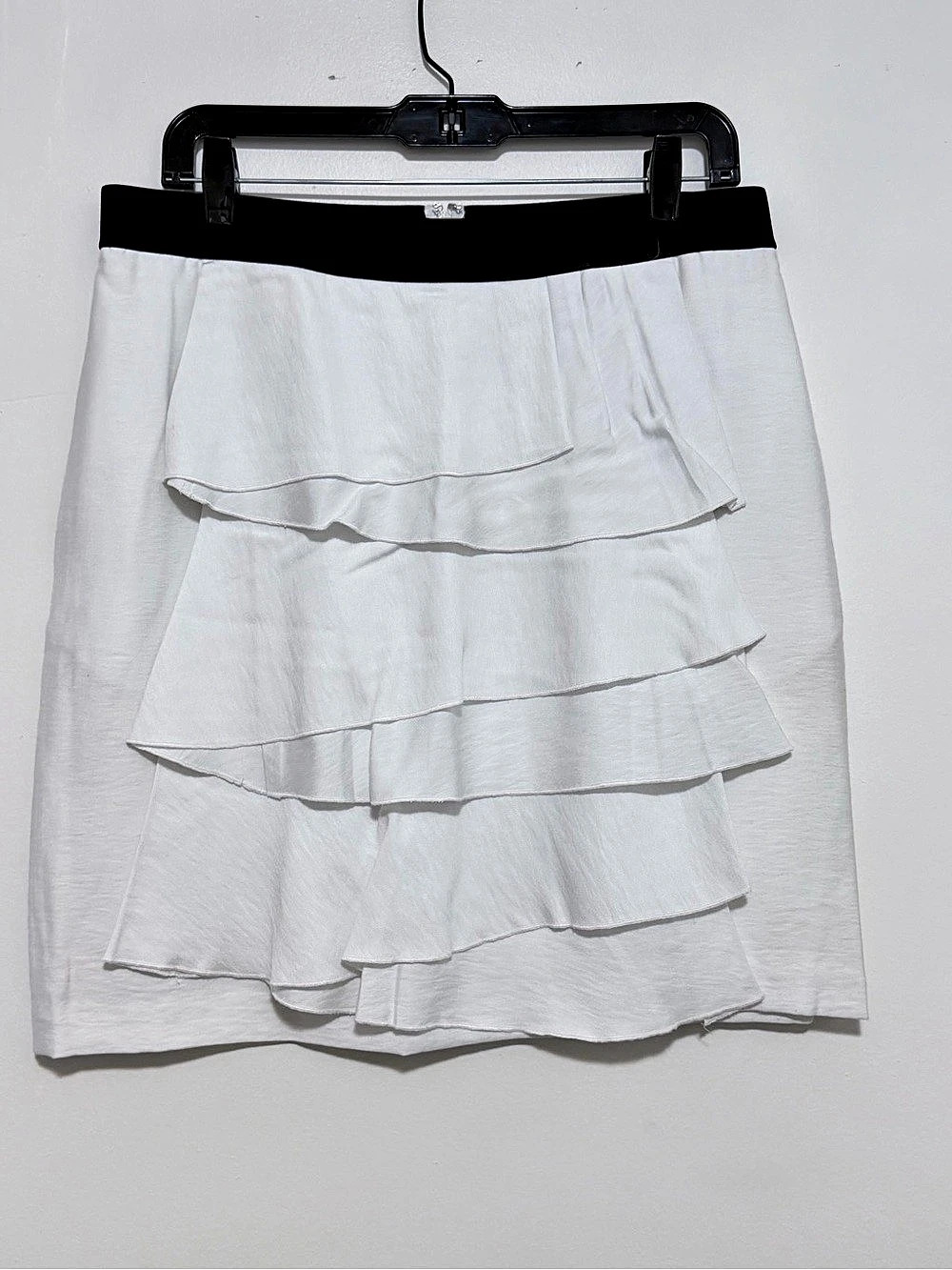 BCBGMAXAZRIA White Tiered Ruffle Mini Skirt w/ Black Elastic Waistband